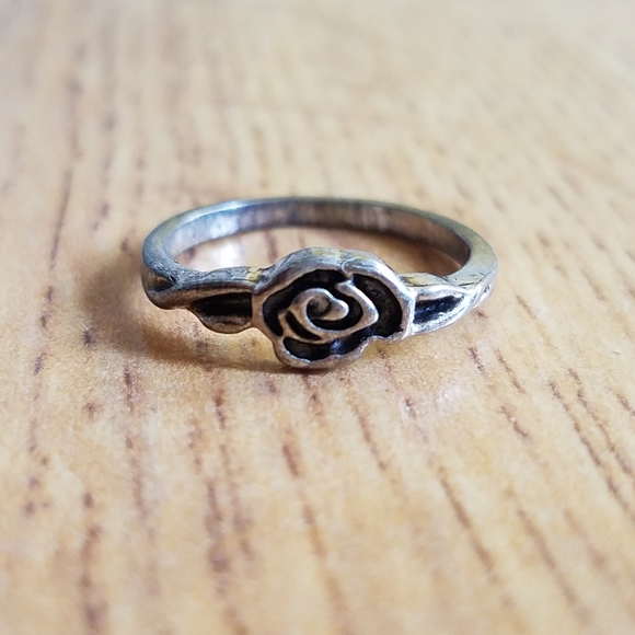 Jewelry - 3/$10 Size 5 Silver & Black Rose Ring
